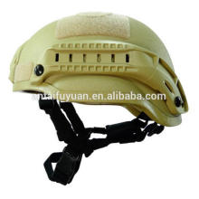 Ligero protector balístico militar y casco antibalas.